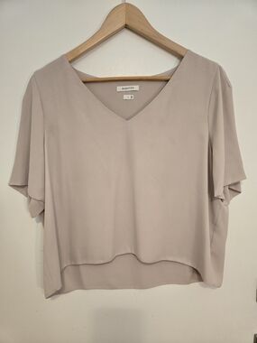 Aritzia Babaton Randy Crop Soft Taupe V-Neck Flutter Sleeve Top